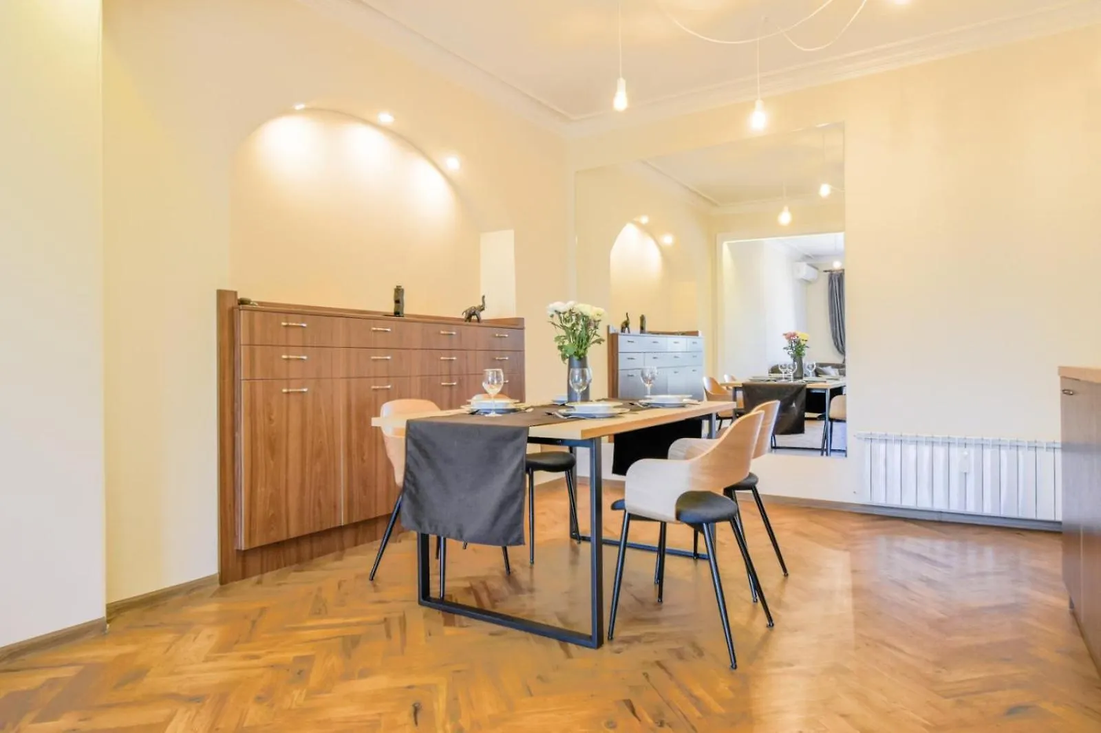 Stunning 2Bdr Condo On Historic Location In Center Sofia Appartement
